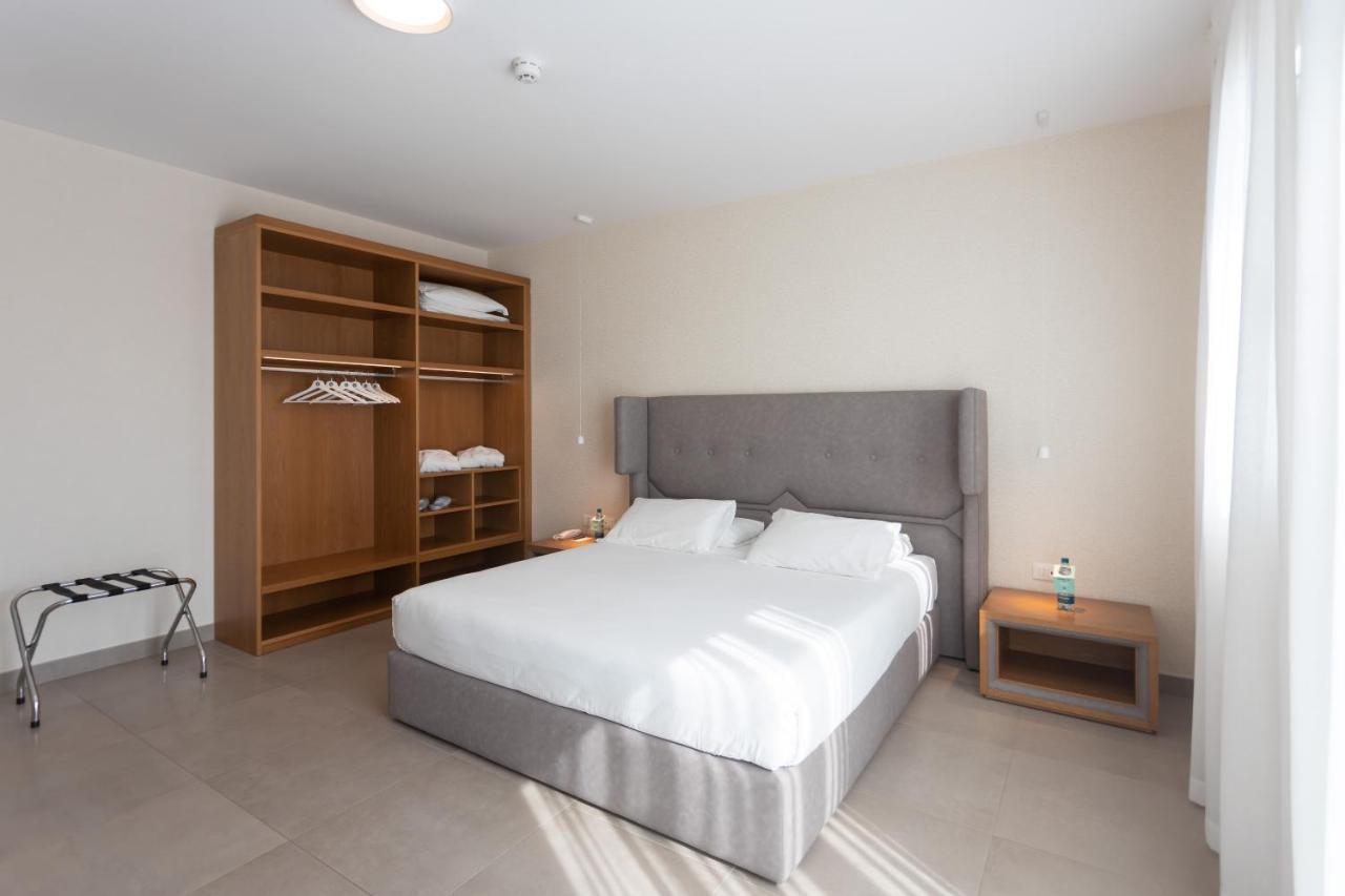 Mosella Suite Hotel Сотомарина Екстериор снимка